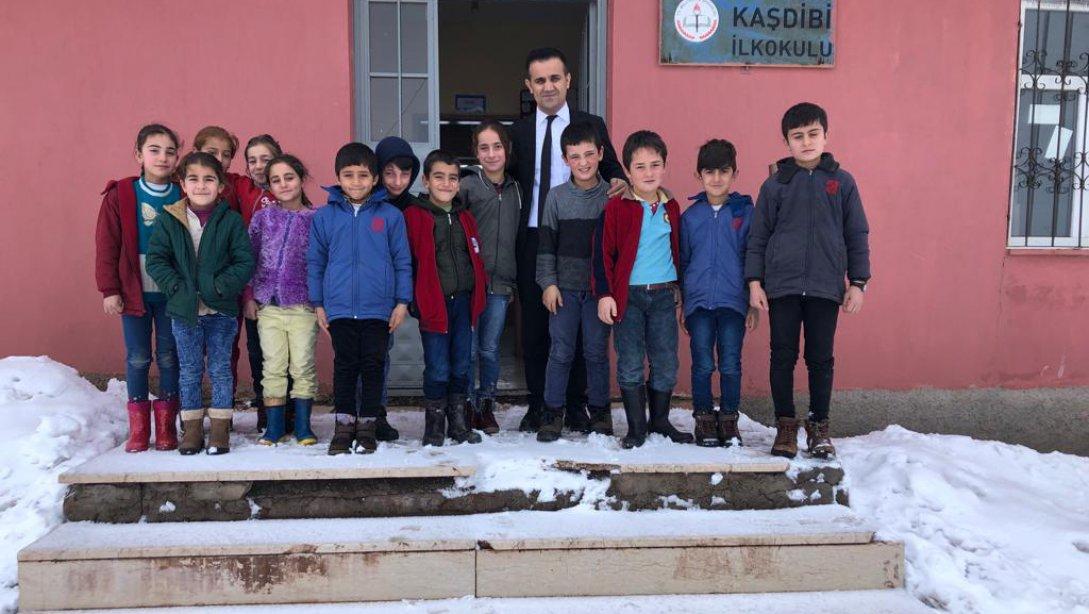 İlçe Milli Eğitim Müdürü Caner BUDAK Köy Okullarına Ziyaret Etti. 