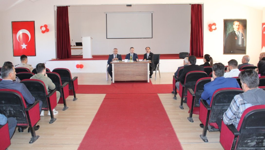 Kaymakamımız Sayın Ahmed ÇELİK Başkanlığında Sportif Faaliyetler ile İlgili Toplantı Yapıldı.