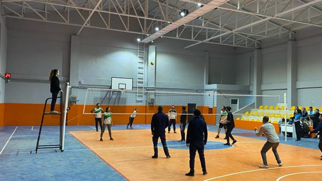 Okul Sporları Kapsamında Voleybol Turnuvası