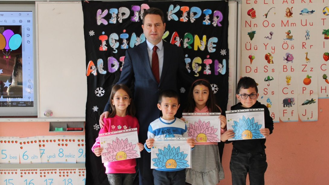 Mehmet Akif Ersoy Ortaokulumuzda Karne Dağıtım Töreni Gerçekleştiridi.
